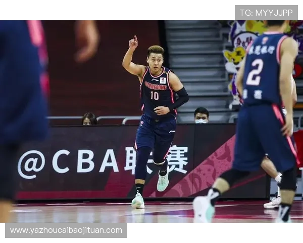 深圳篮球队在邀请赛中以71分强势领跑积分榜,展现出色竞技状态 深圳篮球队在邀请赛中以71分强势领跑积分榜,展现出色竞技状态